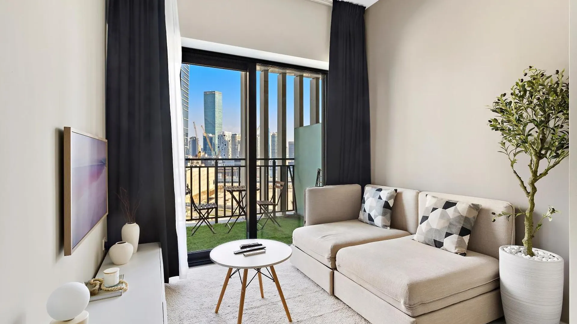 Stunning 1Br Apt Business Bay Dubai Apartment