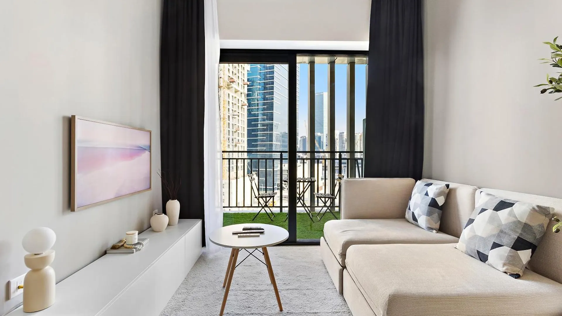 Stunning 1Br Apt Business Bay Dubai